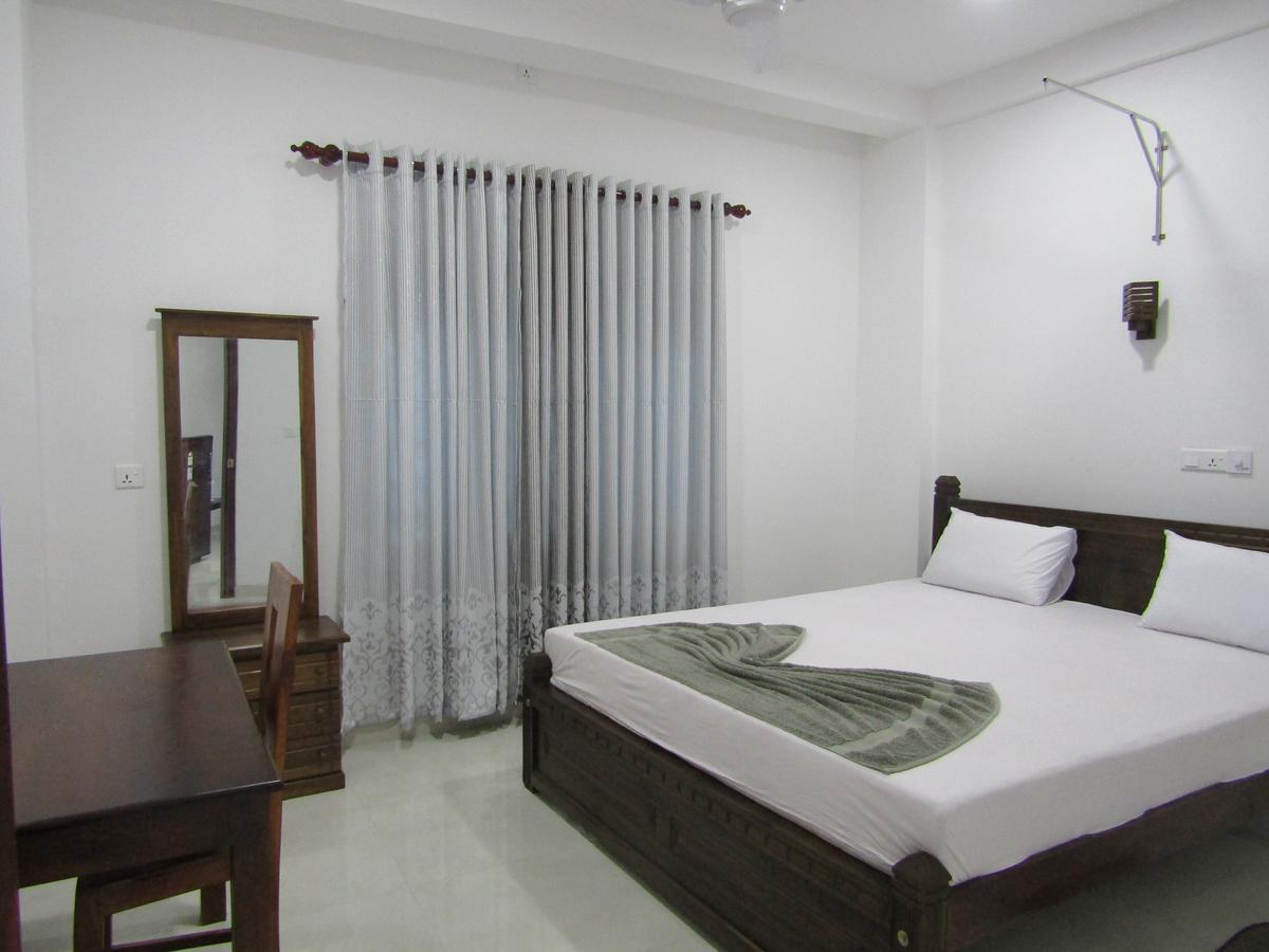 New Sea Lion Guest House Hikkaduwa Exterior photo